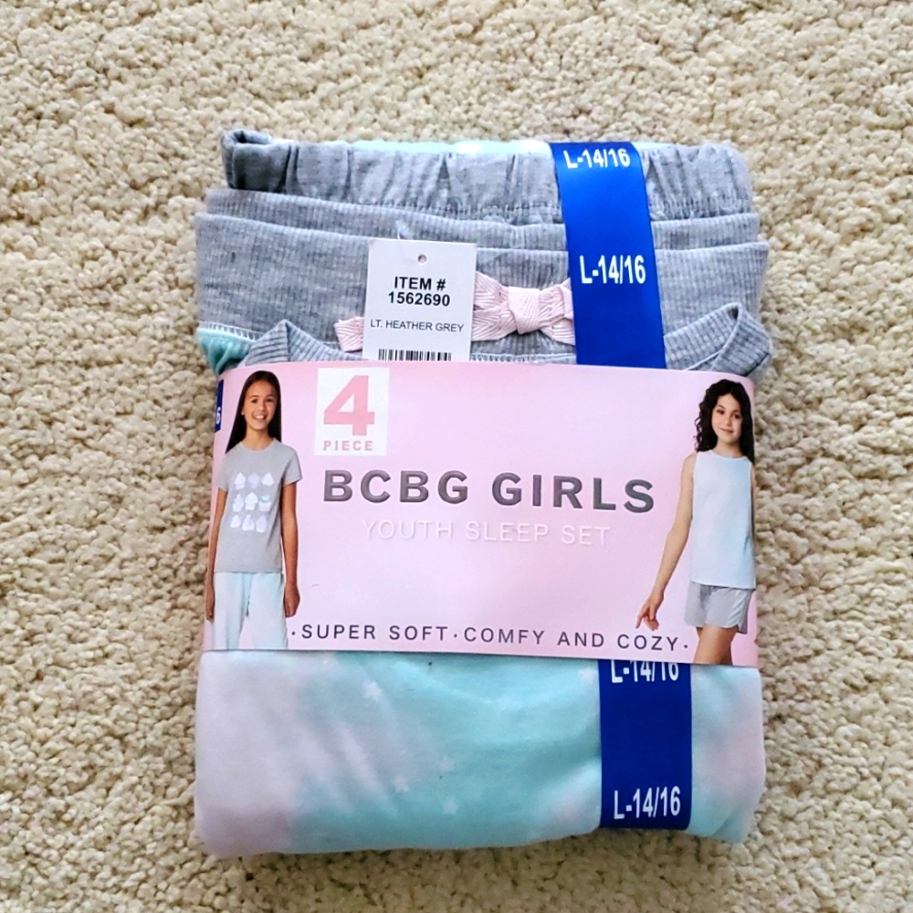 NWT: 4 PIECE BCBG GIRLS SLEEP SET 🧁